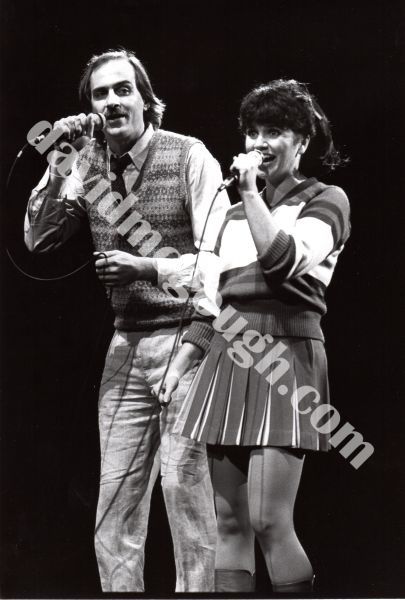 James Taylor and Linda Ronstadt 1983, New York.jpg